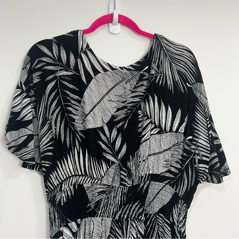 Tropical Dress‎ Black and Gray Leaf Print Maxi V-Neck Side Slit Cinched Waist - Picture 3 of 7